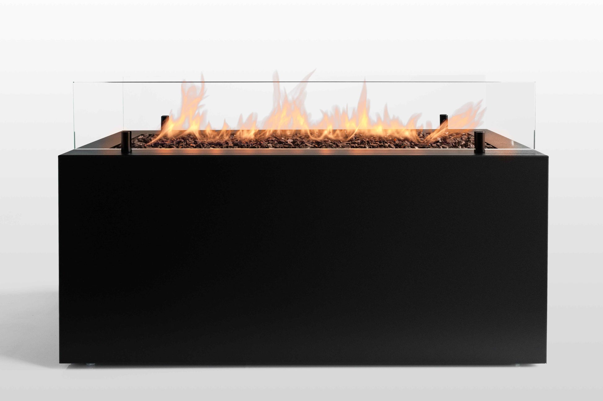 Brasero de Gas Moderno para Exterior: Elegancia y Calor con Planika — vista frontal