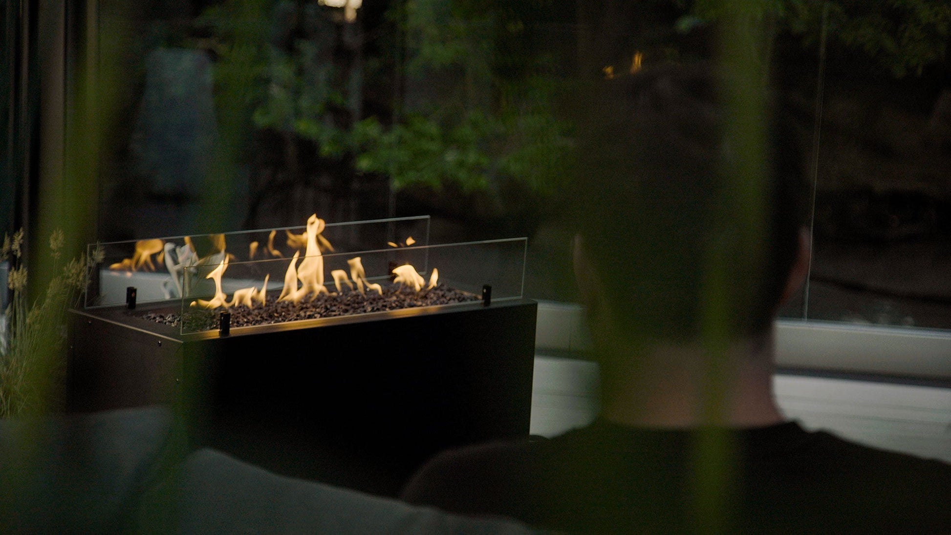 Brasero de Gas Moderno para Exterior: Elegancia y Calor con Planika — detalle en primer plano