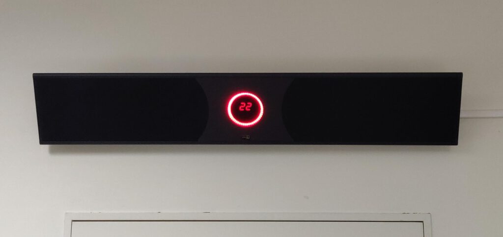 Chimenea Eléctrica Infrarrojo de Alta Eficiencia | Infralia — detalle en primer plano, en terraza, 2400 W