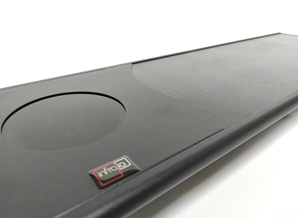 Chimenea Eléctrica Infrarrojo de Alta Eficiencia | Infralia — detalle en primer plano, en terraza, 1200 W