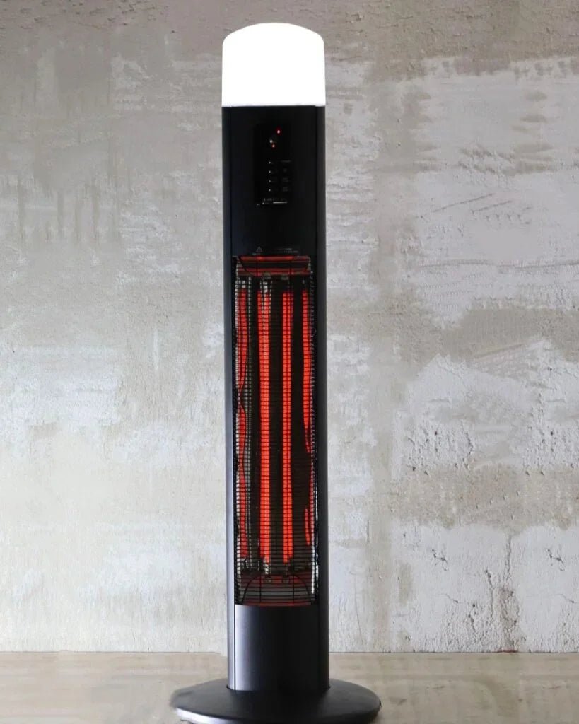 Estufa infrarroja eléctrica Diana de Infralia iluminando y calentando una terraza al aire libre con diseño moderno y potente calor.