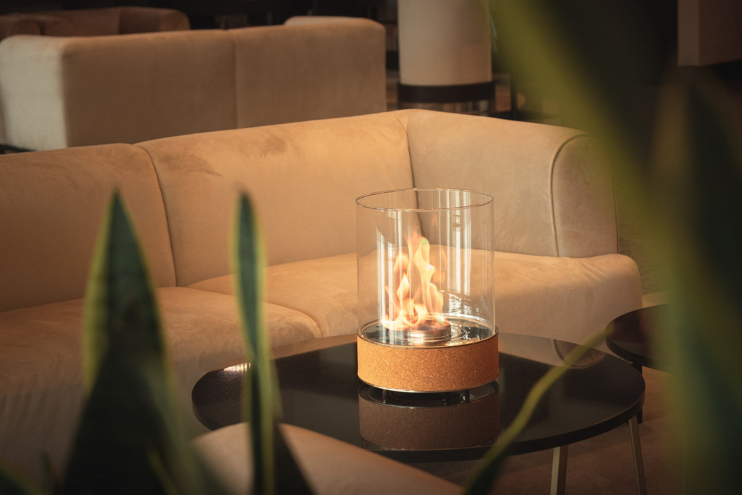 Centro de Mesa con Fuego | Planika | Dancing Flames — de noche, con llama encendida