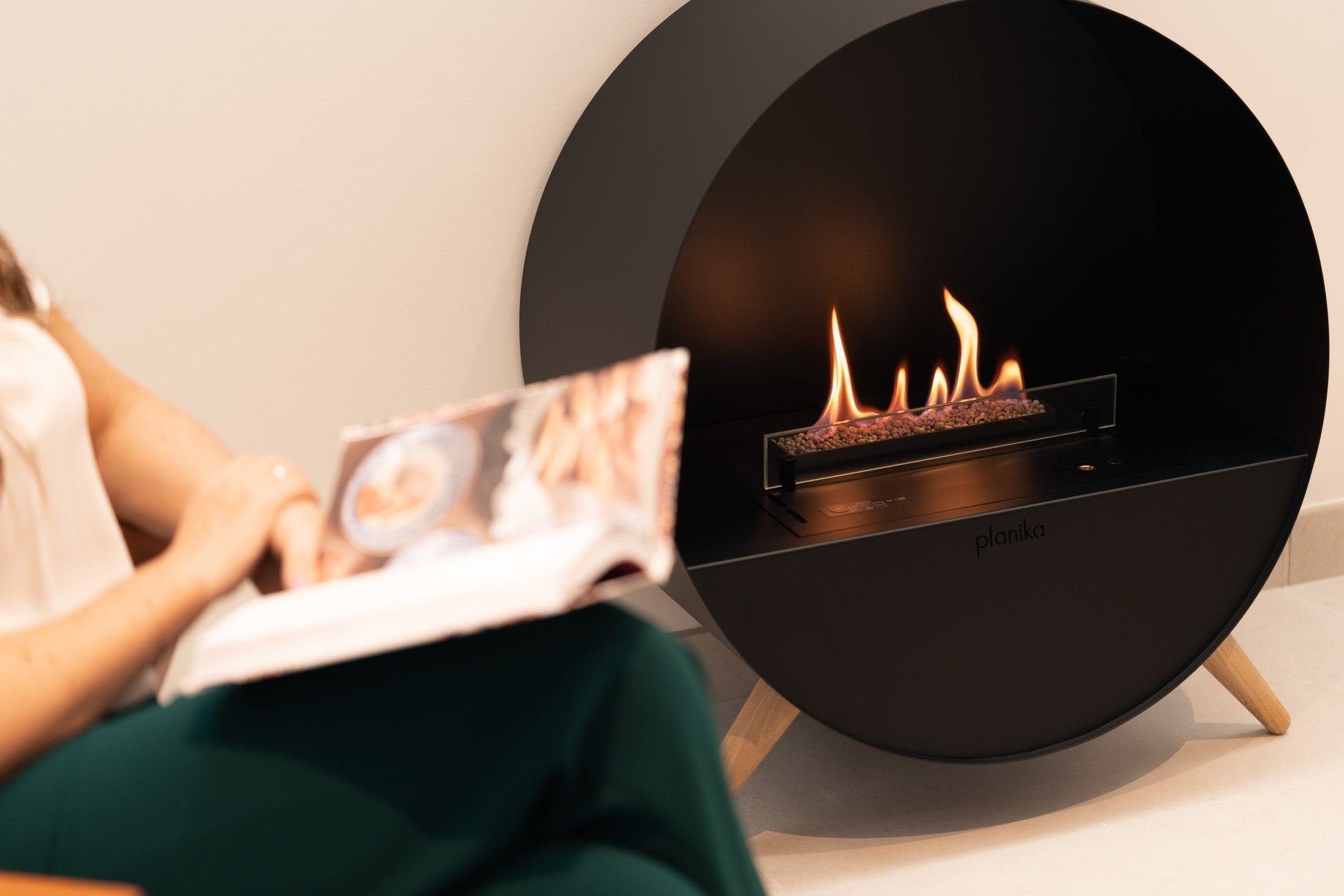 Chimenea Automática de Bioetanol | Bubble Floor | Planika — en salón/interior