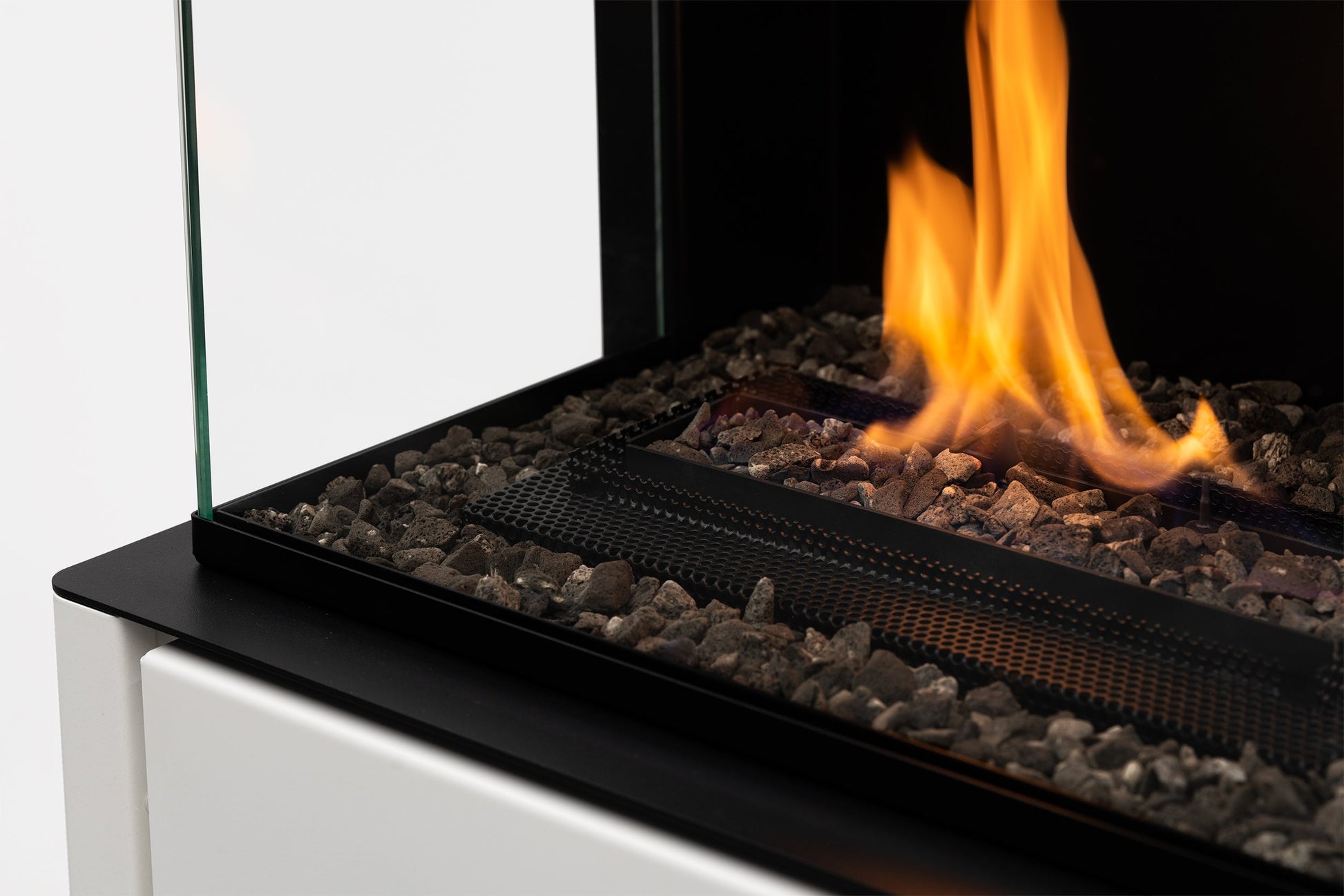 Chimenea de bioetanol blanca Arcticon White con tecnología BEV — detalle en primer plano, color blanco