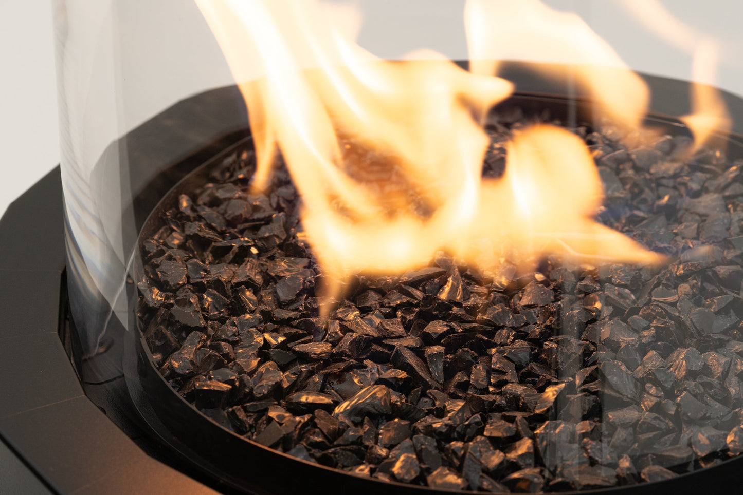 Chimenea de gas para exterior | Planika Bino — con llama encendida