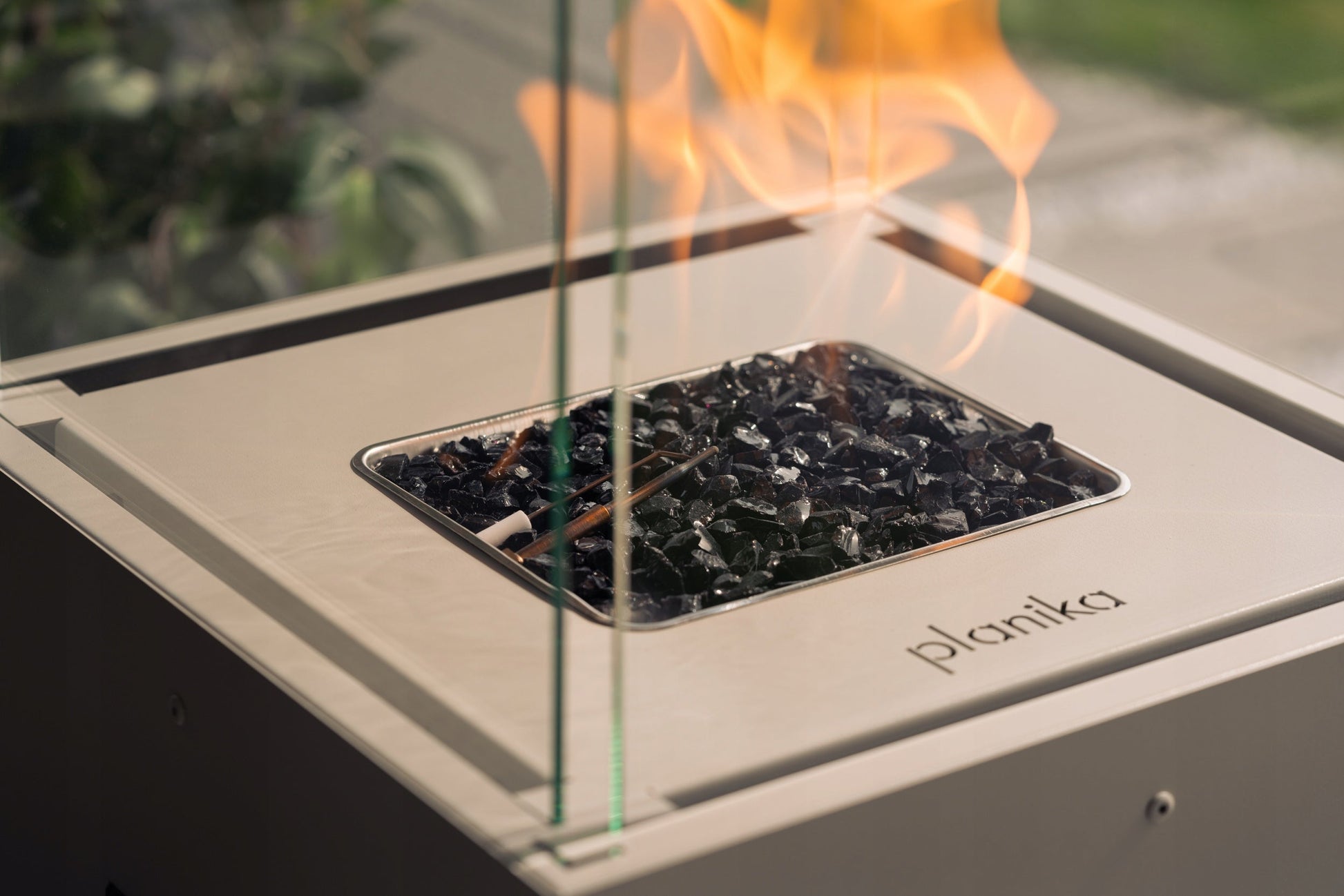 Chimenea Gris de Gas para Jardín de Lujo Faro Zijdegrijs Planika — en jardín, color gris