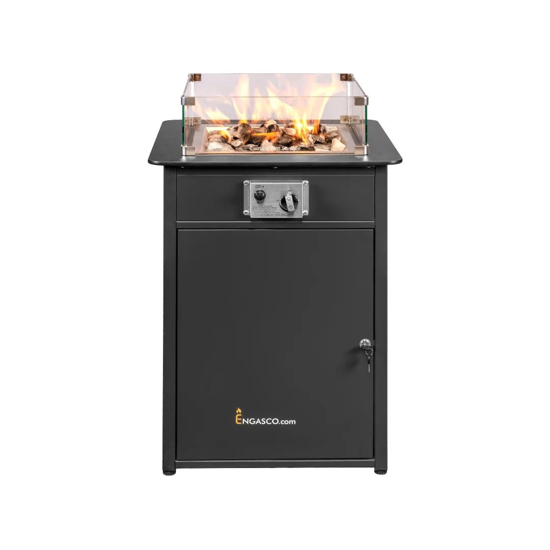 Estufa a gas exterior Engasco 55 – Calor elegante para tu terraza — vista frontal en terraza, llama encendida