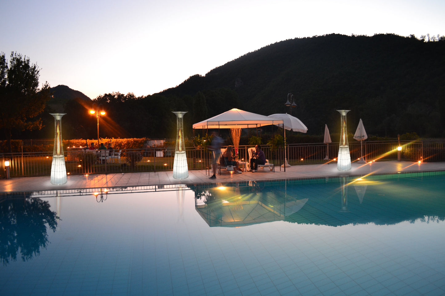 Estufa de Gas Exterior de Lujo – DolceVita Lightfire para Momentos Elegantes al Aire Libre — en terraza