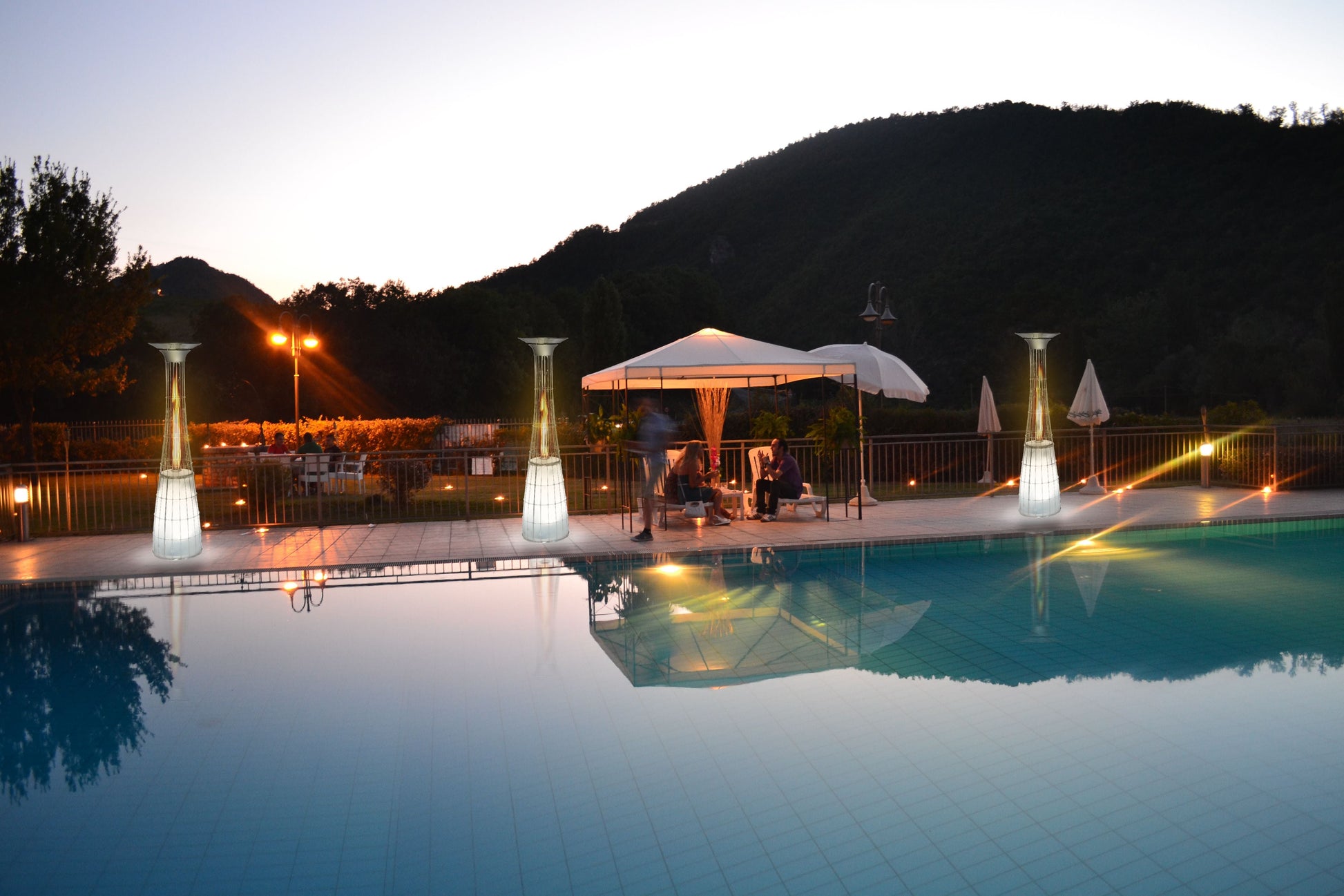 Estufa de Gas Exterior de Lujo – DolceVita Lightfire para Momentos Elegantes al Aire Libre — en terraza