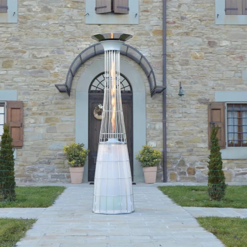 Estufa de Gas Exterior de Lujo – DolceVita Lightfire para Momentos Elegantes al Aire Libre — vista frontal, en terraza