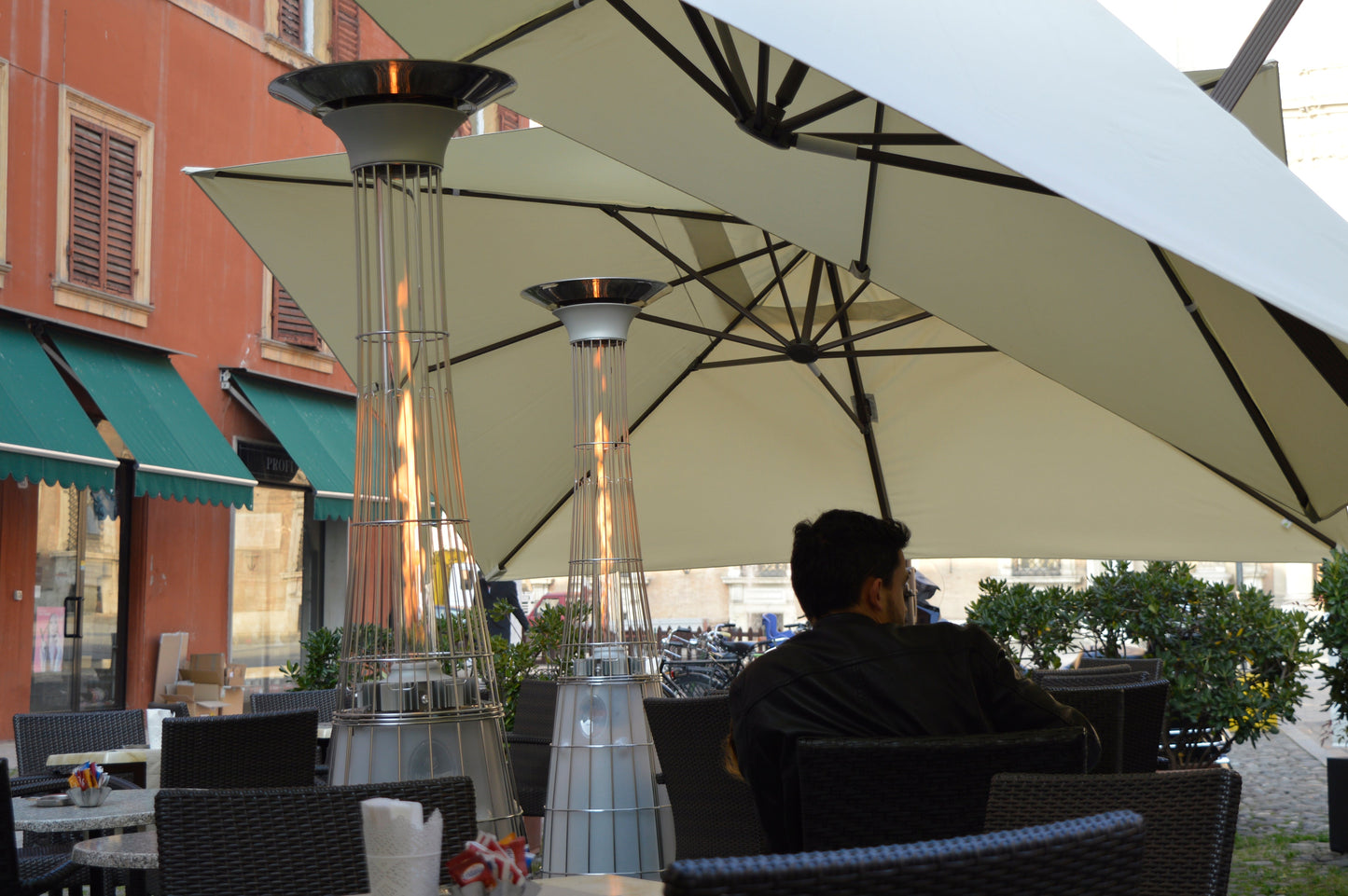 Estufa de Gas Exterior Dolce Vita EP – Elegancia y Calor con LED | Italkero — en terraza