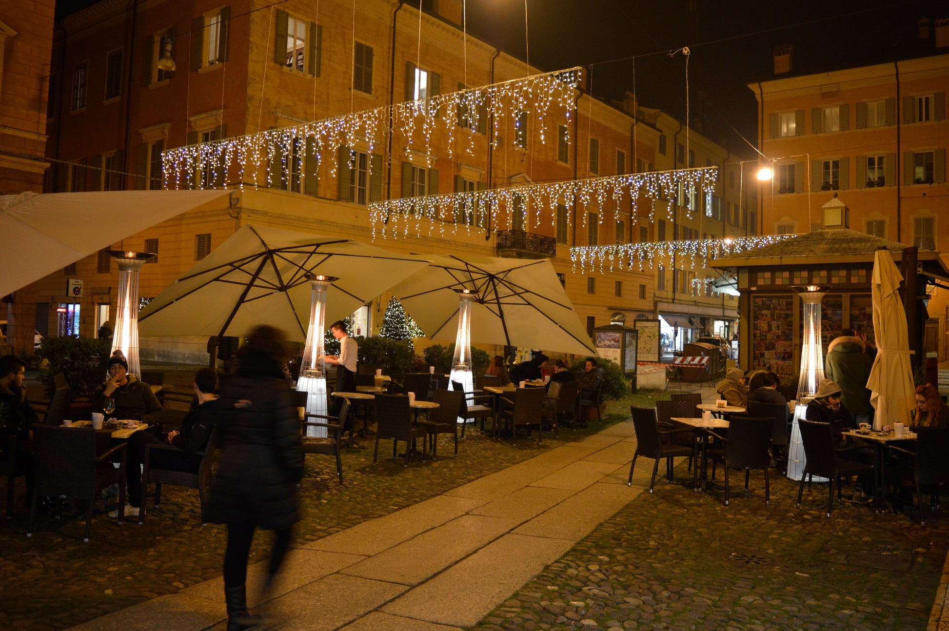 Estufa de Gas Exterior Dolce Vita EP – Elegancia y Calor con LED | Italkero — en terraza