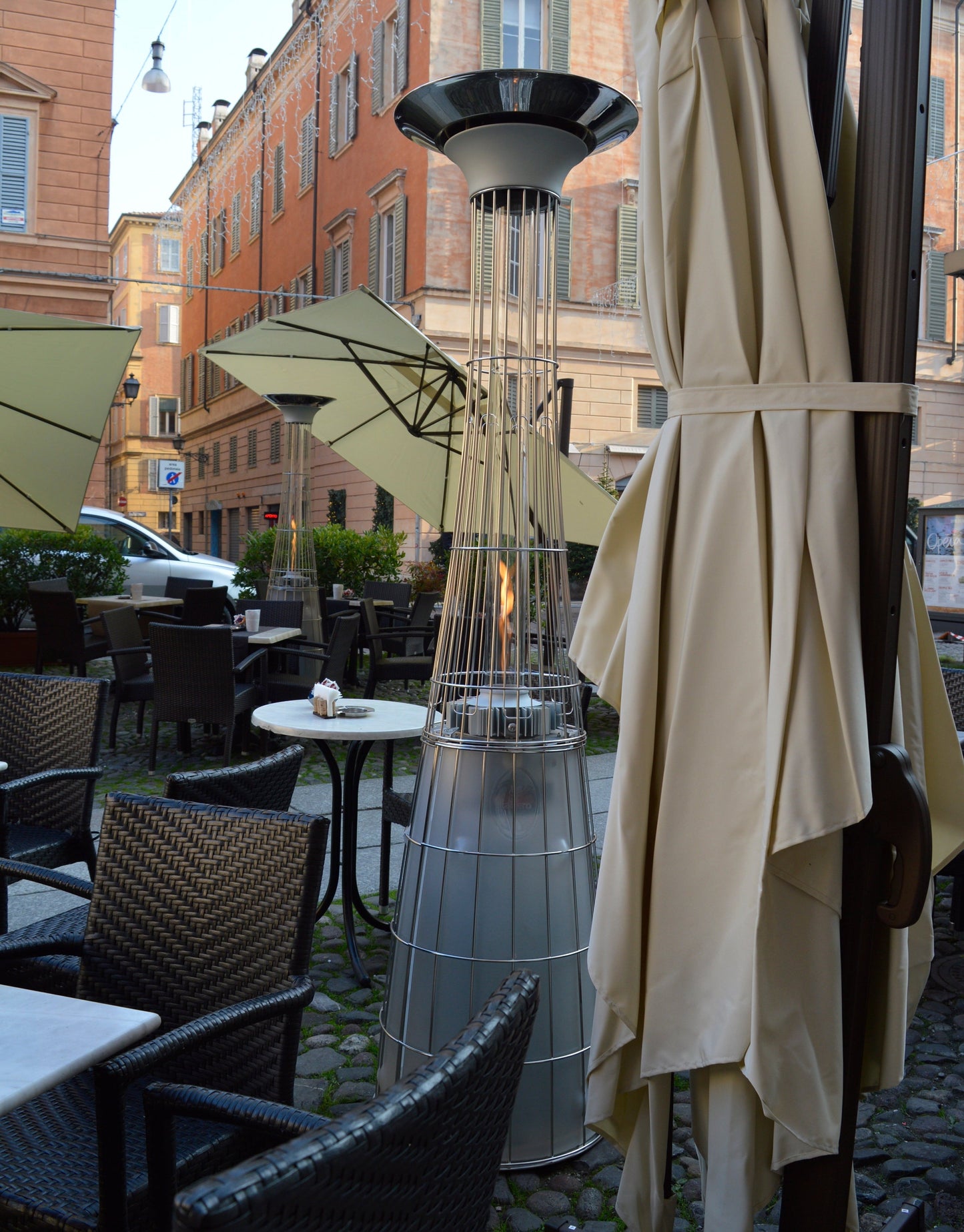 Estufa de Gas Exterior Dolce Vita EP – Elegancia y Calor con LED | Italkero — en terraza