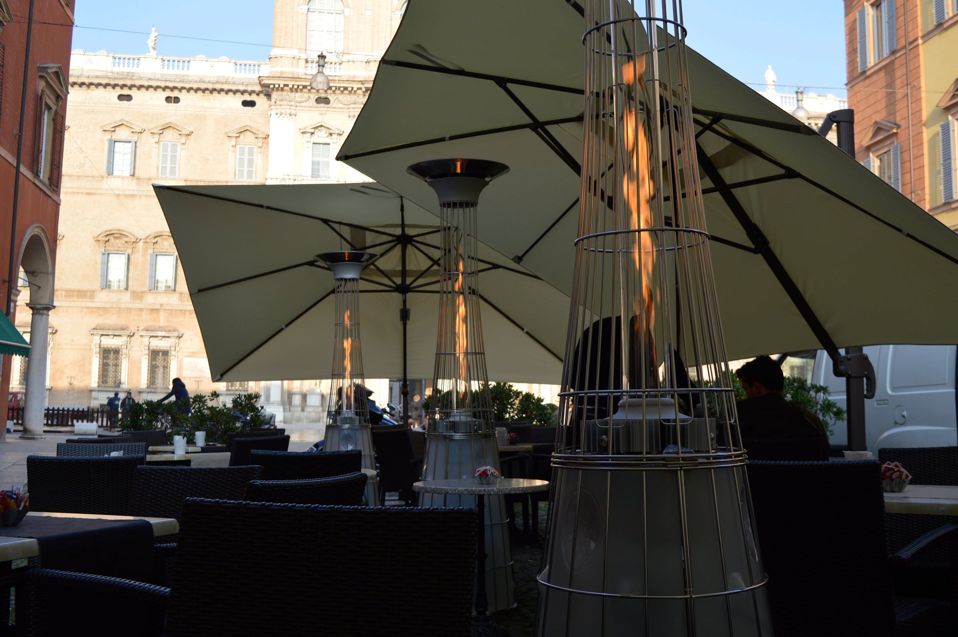 Estufa de Gas Exterior Dolce Vita EP – Elegancia y Calor con LED | Italkero — en terraza