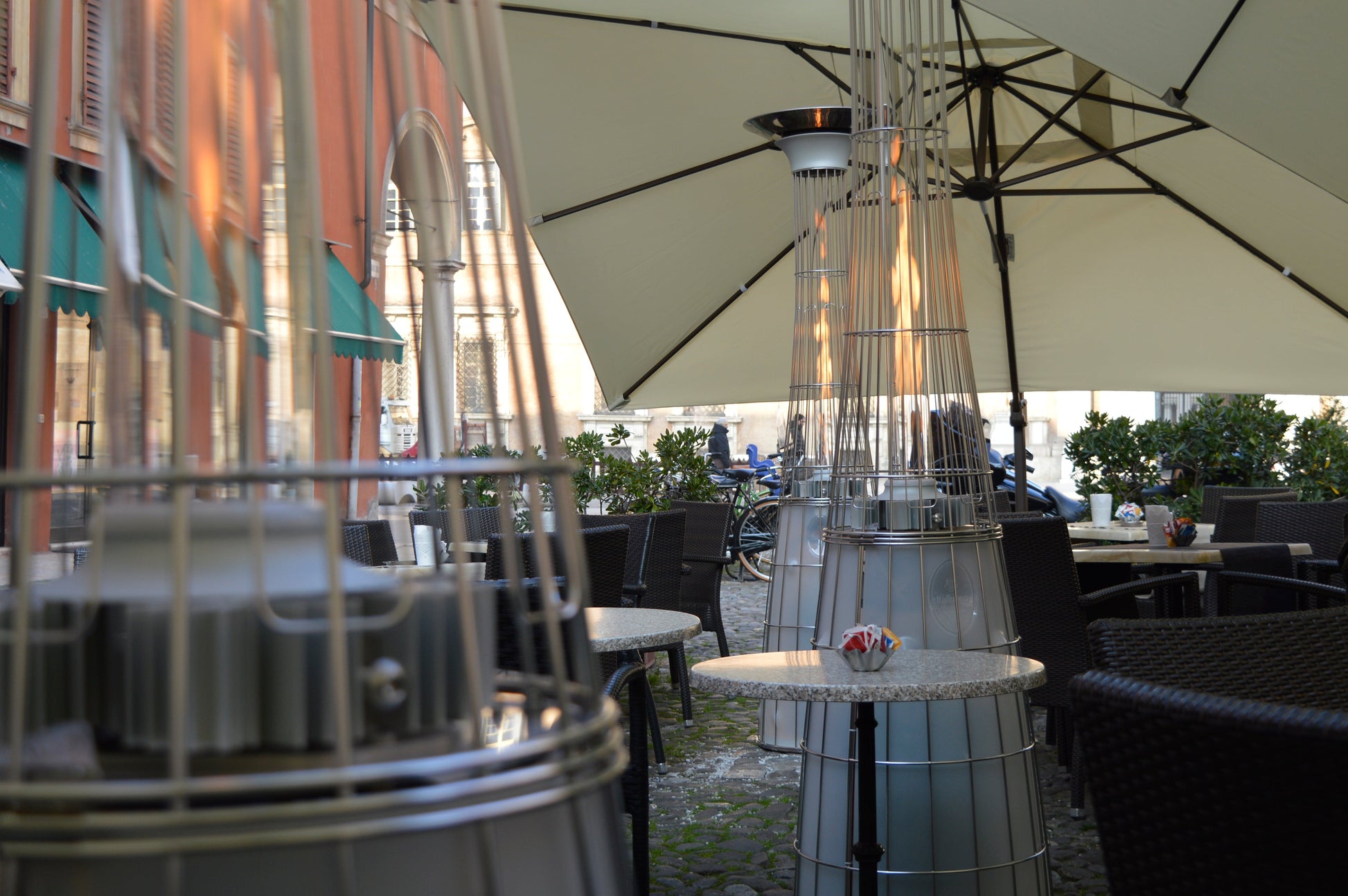 Estufa de Gas Exterior Dolce Vita EP – Elegancia y Calor con LED | Italkero — en terraza