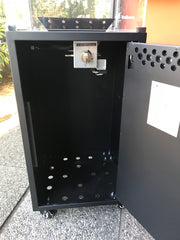 Estufa Para Exteriores Compacta de Italkero - Etna — detalle en primer plano, en jardín