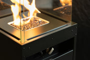 Estufa para Terraza | Faro: Elegancia y Calidez para Exteriores — detalle en primer plano, en terraza, con llama encendida