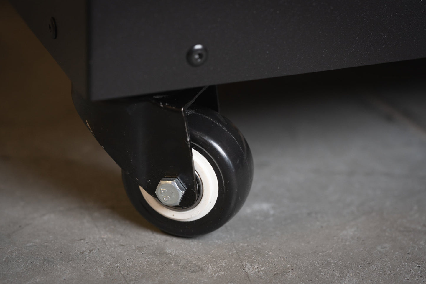 Estufa para Terraza | Faro: Elegancia y Calidez para Exteriores — detalle en primer plano, en terraza