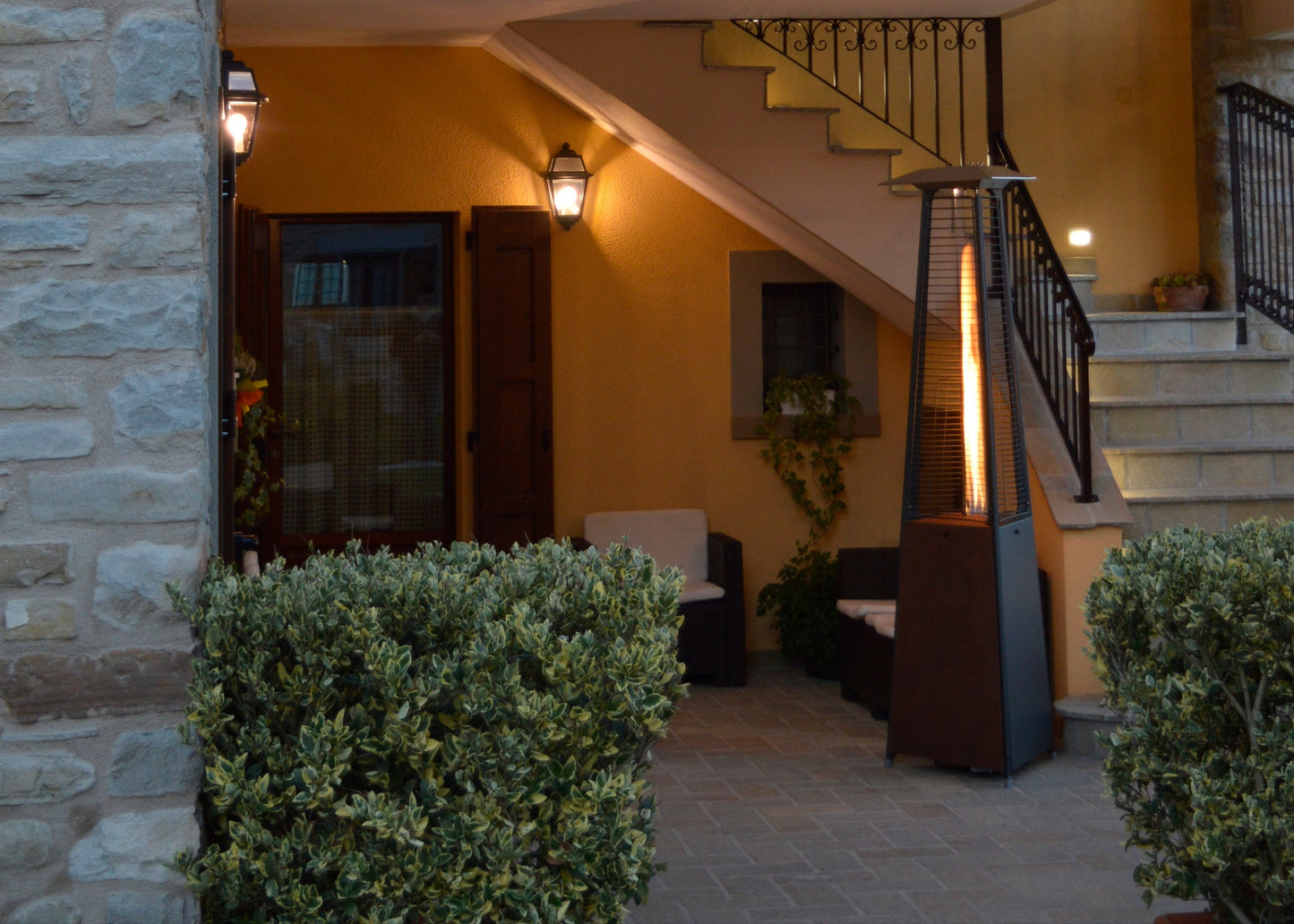 Falò EVO: Estufa de Gas Exterior con Efecto Chimenea | Italkero — en terraza