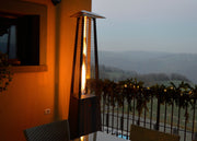 Falò EVO: Estufa de Gas Exterior con Efecto Chimenea | Italkero — en terraza, de noche