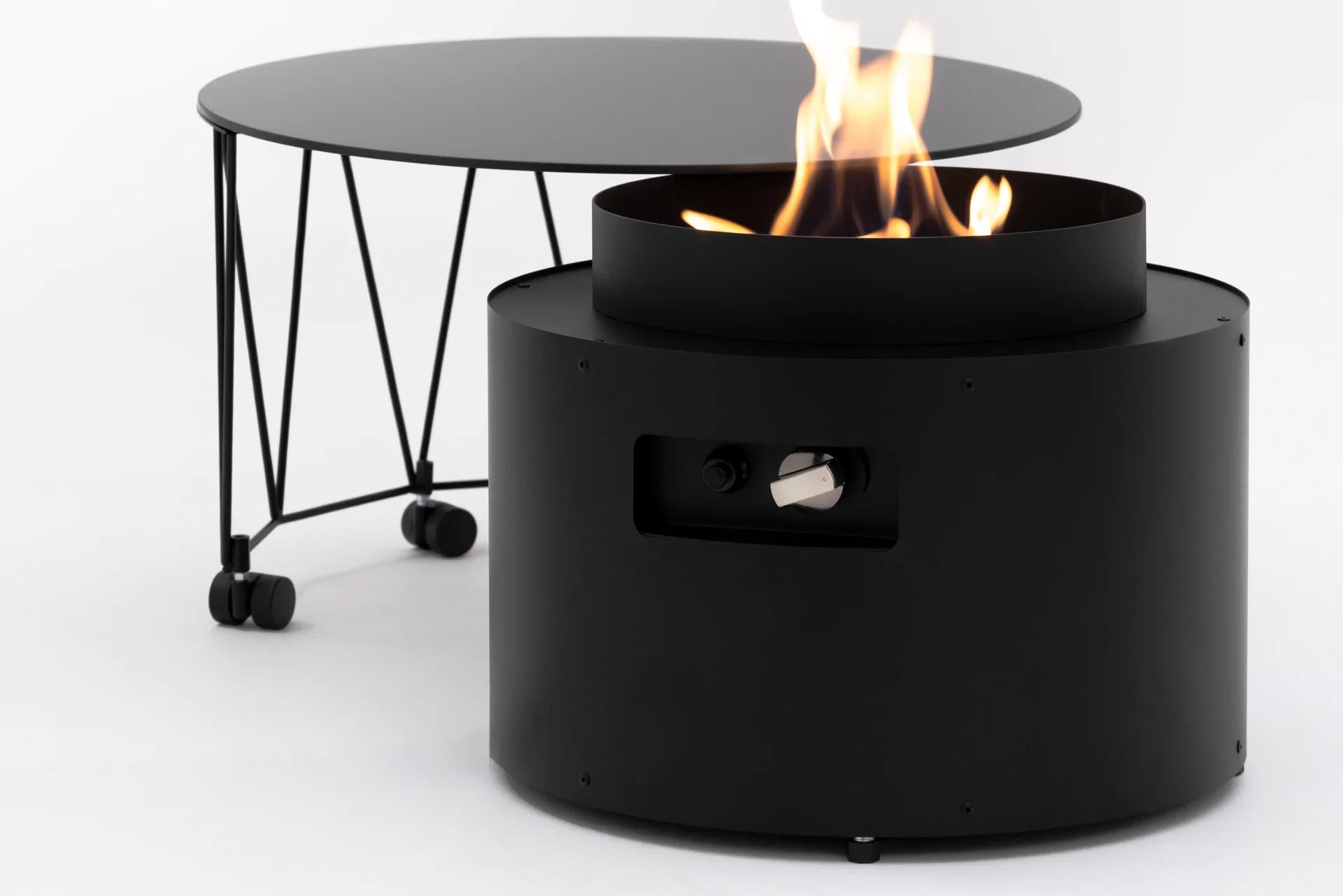 Mesa Calefactora de Gas Elegante | Planika Drum | Estilo y Calidez Exterior — vista lateral