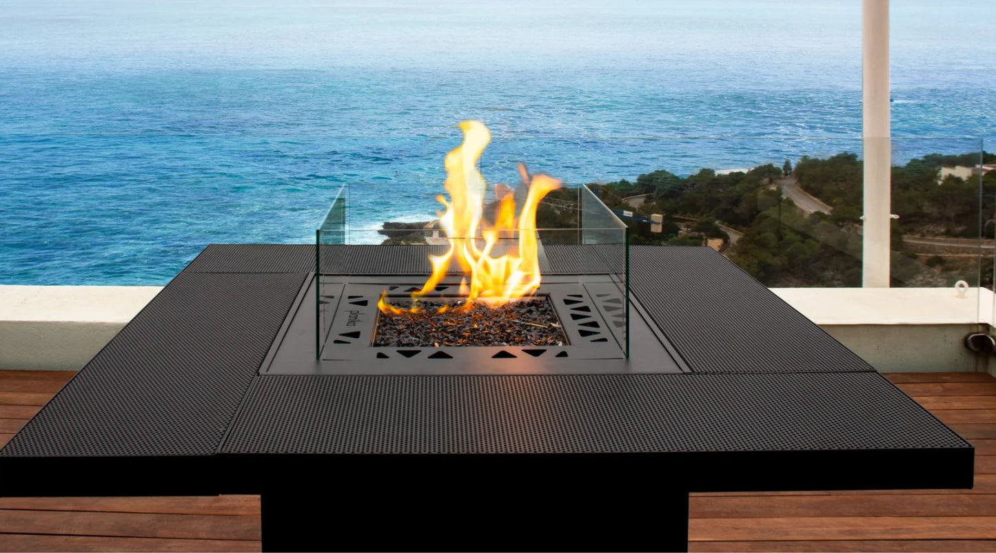 Mesa de Fuego a Gas Para Exteriores | Cuadrada | Planika Square — con llama encendida