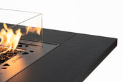 Mesa de Fuego alta a Gas Para Exterior – Elegancia y Calidez de Planika — con paneles de cristal, con llama encendida