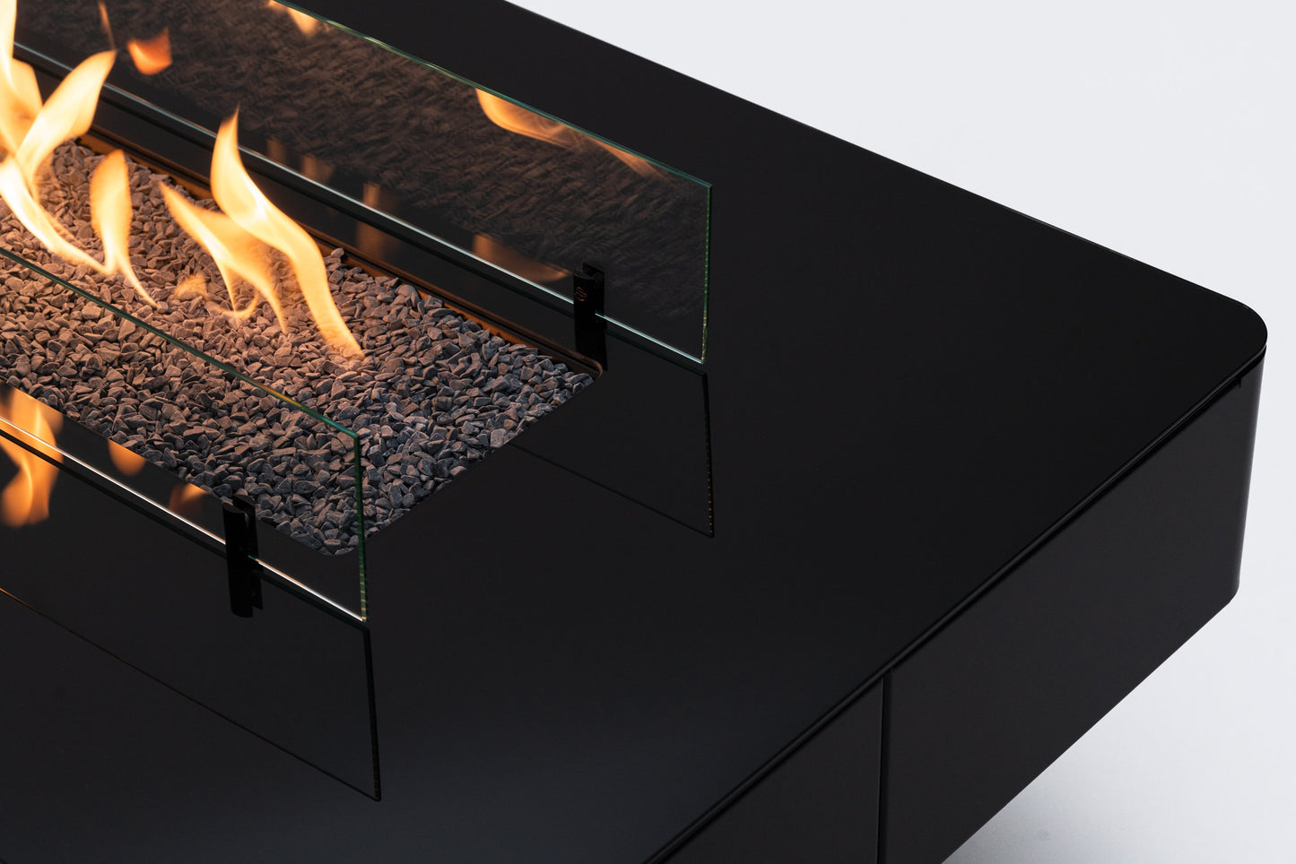 Mesa de Fuego de Gas para Jardín Planika Rio: Elegancia para tu Espacio Exterior — con llama encendida