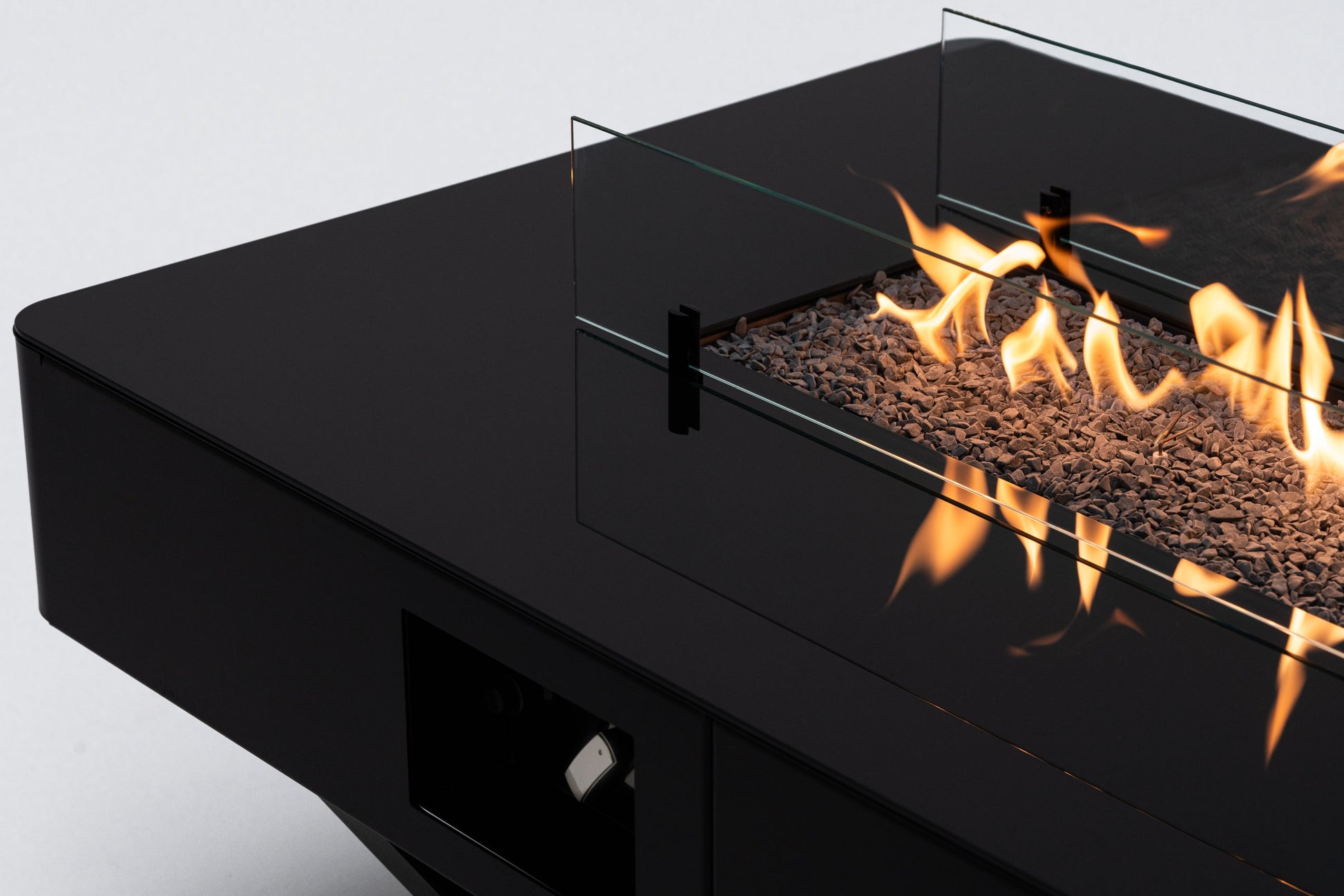 Mesa de Fuego de Gas para Jardín Planika Rio: Elegancia para tu Espacio Exterior — con llama encendida