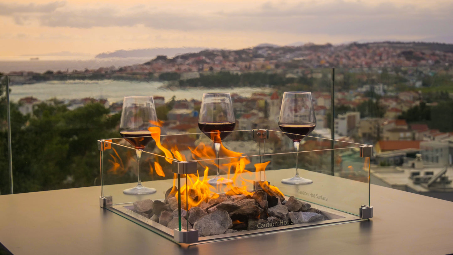 Mesa de Fuego Exterior – Elegancia y Función para tu Jardín — detalle en primer plano, con llama encendida