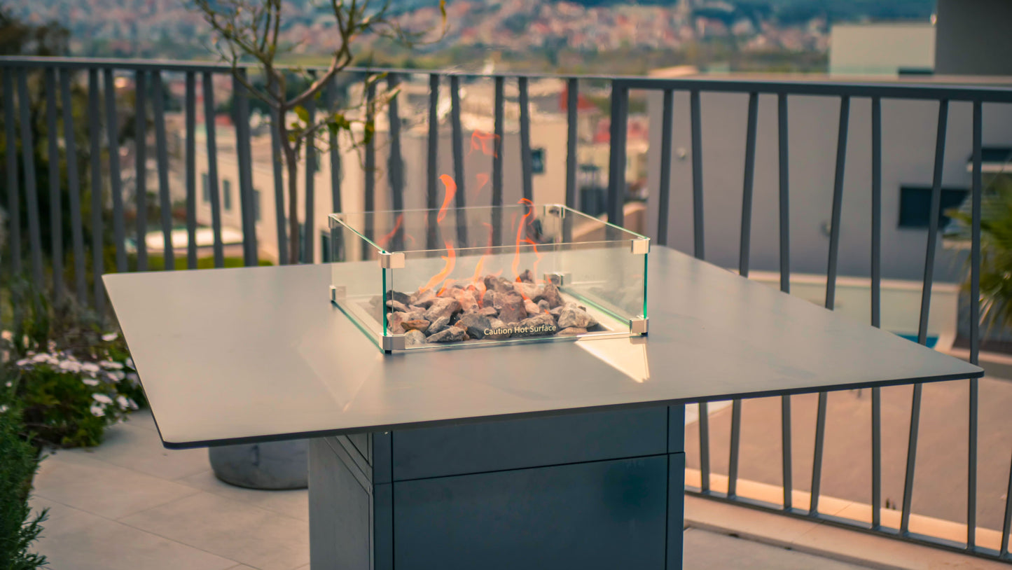 Mesa de Fuego Exterior – Elegancia y Función para tu Jardín — con llama encendida