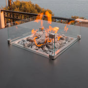 Mesa de Fuego Exterior – Elegancia y Función para tu Jardín — detalle en primer plano, en terraza, con llama encendida