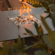 Mesa de Fuego Exterior – Elegancia y Función para tu Jardín — con llama encendida