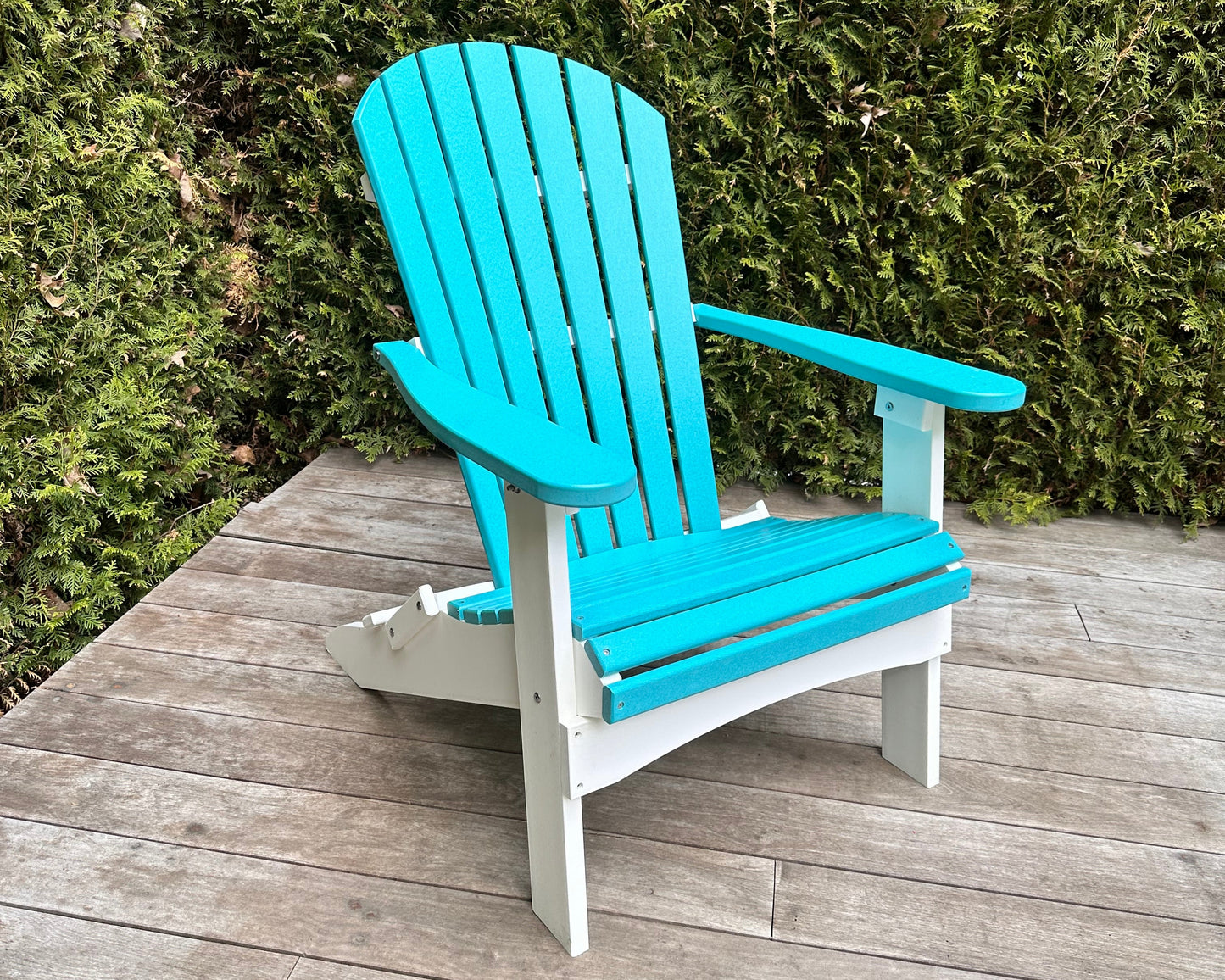 Silla Adirondack Plegable – Garantía de 20 Años | Berlin Gardens — en jardín, vista frontal